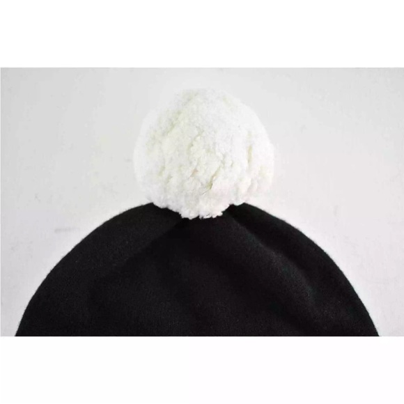 Chanel REV Black White Pom
Pom Cashmere CC Logo Knit Cloche Beanie Winter Hat - Picture 6 of 11